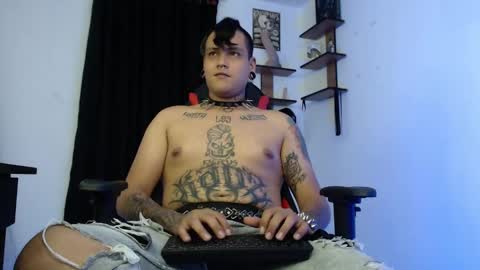 punkboy_1213 online show from December 10, 2:02 am