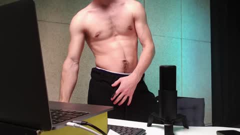 Snapshot of rainbow_farmer_james chatting on December 6, 8:29 pm Rainbow James online show from December 6, 8:29 pm