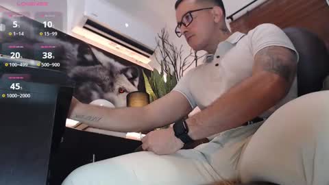 Snapshot of randylukehot chatting on January 3, 7:39 pm randylukehot online show from January 3, 7:39 pm