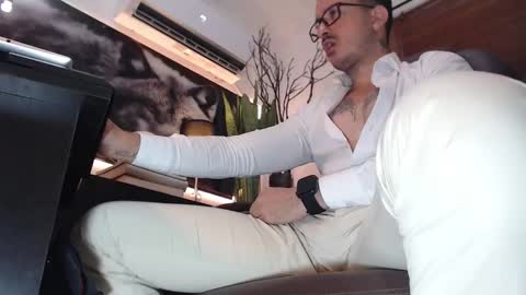Snapshot of randylukehot chatting on January 15, 2:13 pm randylukehot online show from January 15, 2:13 pm