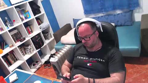 ravingr3d3 online show from April 5, 9:55 pm