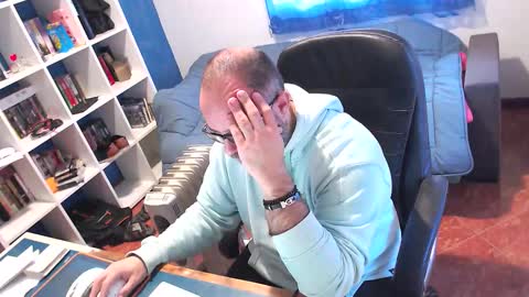 ravingr3d3 online show from March 27, 9:10 am