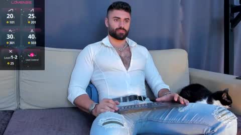 Snapshot of rawadam chatting on December 21, 9:33 am Adam online show from December 21, 9:33 am