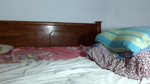 eyan online show from December 8, 12:30 pm