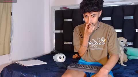 Snapshot of raydevil_ chatting on February 19, 11:49 am Rayn online show from February 19, 11:49 am