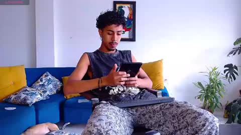 Snapshot of raydevil_ chatting on January 19, 7:47 pm Rayn online show from January 19, 7:47 pm