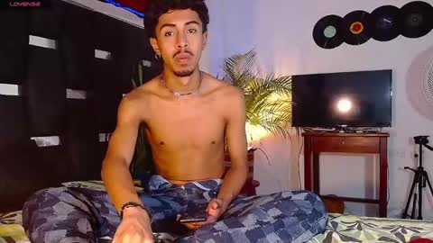 Snapshot of raydevil_ chatting on January 21, 7:06 pm Rayn online show from January 21, 7:06 pm