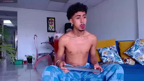 Snapshot of raydevil_ chatting on January 12, 6:59 pm Rayn online show from January 12, 6:59 pm