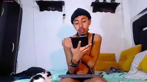 Snapshot of raydevil_ chatting on January 9, 6:26 pm Rayn online show from January 9, 6:26 pm