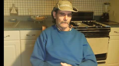Snapshot of raylene4u2 chatting on October 7, 8:07 am Ray online show from October 7, 8:07 am