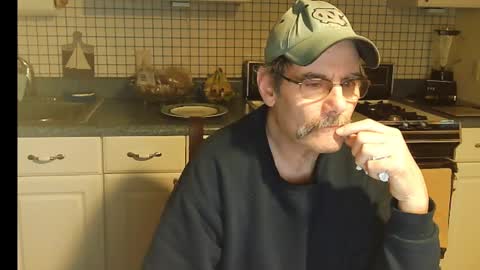 Snapshot of raylene4u2 chatting on February 10, 5:58 am Ray online show from February 10, 5:58 am
