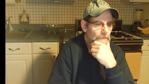 Snapshot of raylene4u2 chatting on February 11, 8:48 am Ray online show from February 11, 8:48 am