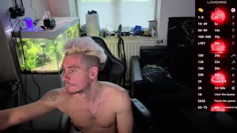 Rayzel online show from April 13, 6:08 pm