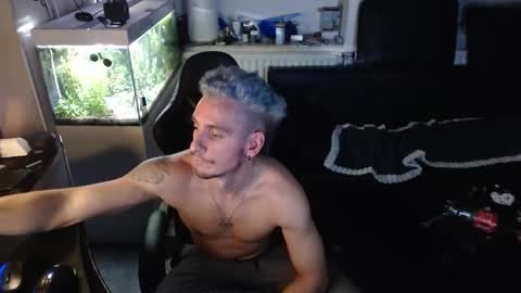 Rayzel online show from January 13, 5:50 pm