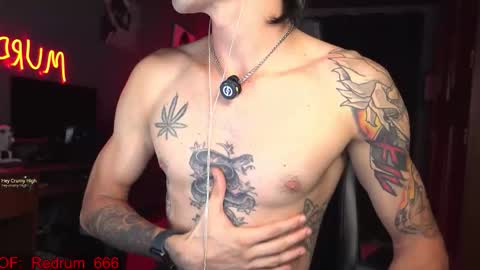 Snapshot of redrum_696 chatting on October 19, 5:01 am Red online show from October 19, 5:01 am