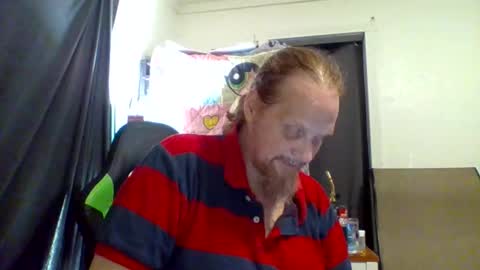 redsrage420 online show from April 15, 6:30 pm