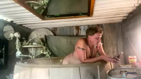 Lee online show from April 12, 9:38 pm