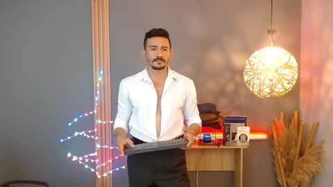   REIKO  online show from February 26, 8:10 pm