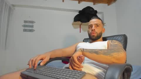 Snapshot of remy_sten chatting on February 21, 12:27 am Rmy Steen online show from February 21, 12:27 am