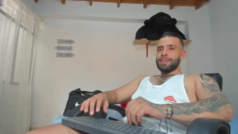 Snapshot of remy_sten chatting on February 14, 8:48 pm Rmy Steen online show from February 14, 8:48 pm