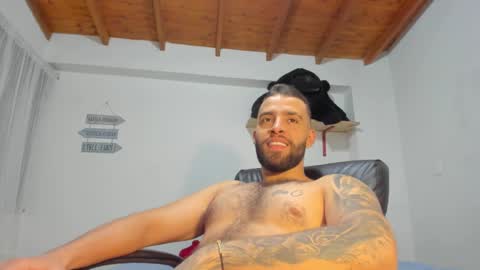 Snapshot of remy_sten chatting on February 18, 1:43 am Rmy Steen online show from February 18, 1:43 am