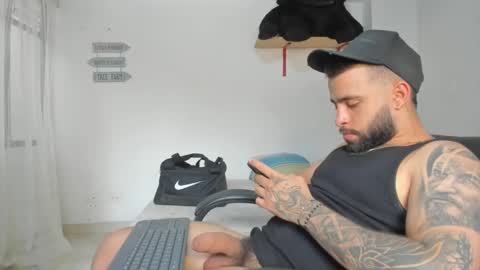 Snapshot of remy_sten chatting on February 1, 9:19 pm Rmy Steen online show from February 1, 9:19 pm
