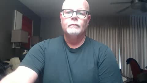 Snapshot of rich32937 chatting on March 8, 7:18 pm rich32937 online show from March 8, 7:18 pm