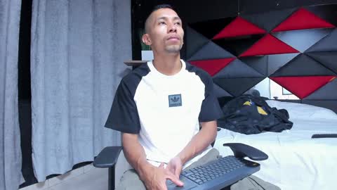 Snapshot of richar_voller chatting on January 13, 11:19 am richar_voller online show from January 13, 11:19 am