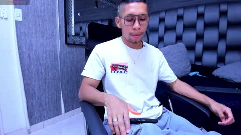 Snapshot of richar_voller chatting on October 10, 11:26 am richar_voller online show from October 10, 11:26 am