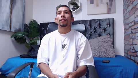 Snapshot of richar_voller chatting on January 8, 11:32 am richar_voller online show from January 8, 11:32 am