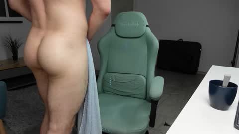 Snapshot of ricky_becko chatting on October 13, 2:45 pm RICKY BECKO online show from October 13, 2:45 pm