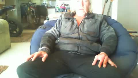 Snapshot of riverratggg chatting on September 13, 10:38 am riveratggg online show from September 13, 10:38 am
