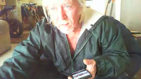 Snapshot of riverratggg chatting on September 11, 2:05 pm riveratggg online show from September 11, 2:05 pm