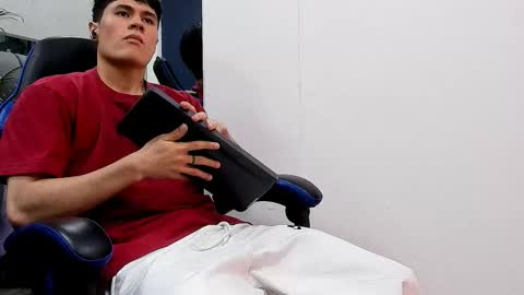 Snapshot of roan_birkin chatting on October 6, 7:29 pm Roan Birkin online show from October 6, 7:29 pm