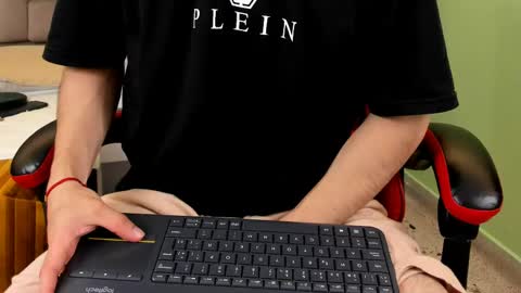 Roan Birkin online show from April 19, 8:00 pm