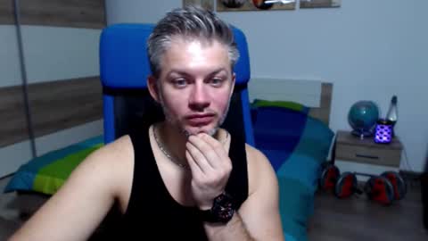 Snapshot of robbyshawz chatting on October 13, 10:10 am robbyshawz online show from October 13, 10:10 am