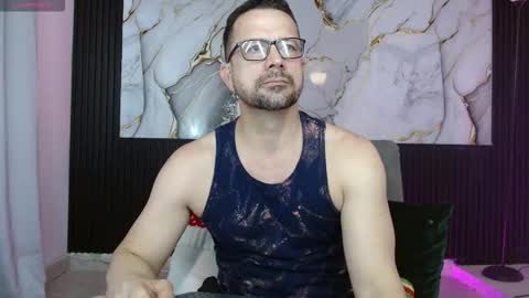 Robert online show from November 28, 6:43 pm