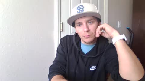 Snapshot of robwit8 chatting on February 5, 5:10 pm Rob witha 8 online show from February 5, 5:10 pm
