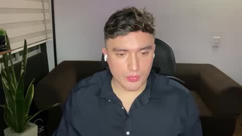 ROBYN online show from February 24, 2:12 am