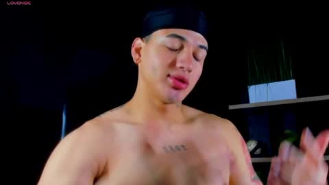 rocco_santos online show from April 4, 5:54 pm