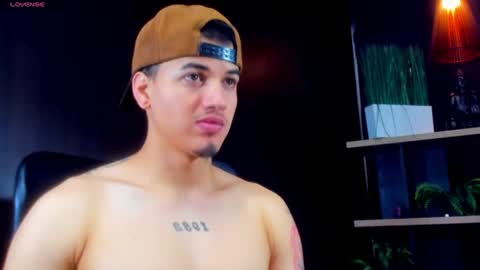 rocco_santos online show from July 7, 11:52 pm