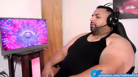 rodrixxx54 online show from January 1, 11:07 pm