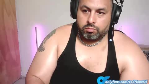 rodrixxx54 online show from December 10, 2:46 am