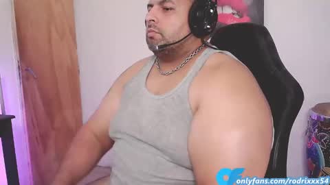 rodrixxx54 online show from March 1, 11:58 pm