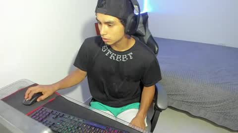 rolito18cm online show from July 19, 8:15 pm