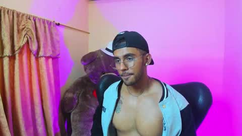 Roman online show from February 8, 9:04 pm