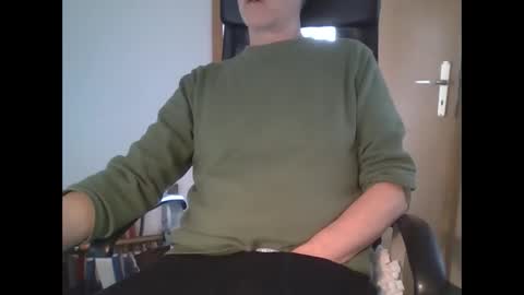 Snapshot of rorat28 chatting on February 6, 9:22 am rorat28 online show from February 6, 9:22 am