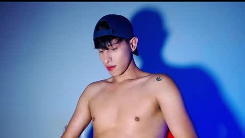 rowanboy23 online show from December 15, 1:35 am