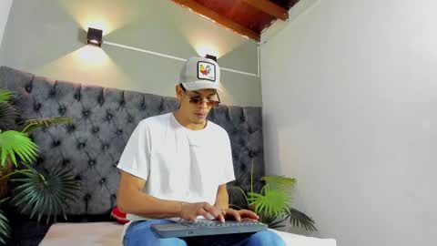 Snapshot of roy_rusell chatting on October 15, 9:11 pm ROY online show from October 15, 9:11 pm