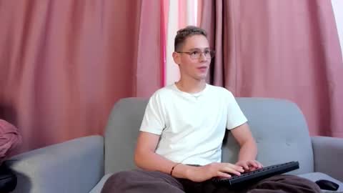 Snapshot of royal_fantasy2 chatting on September 25, 7:24 pm Kairo online show from September 25, 7:24 pm